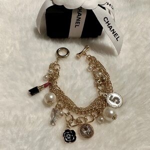 Black Camellia Charm#5 in Gold-tone Elegant Bracelet Fashion Jewelry